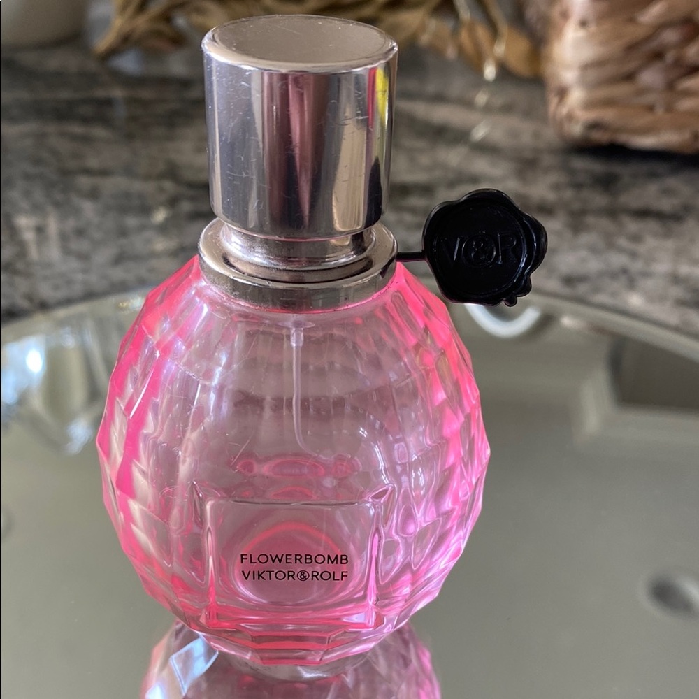 Viktor & Rolf Flowerbomb Pink Eau de ParfumSpray Bottle!